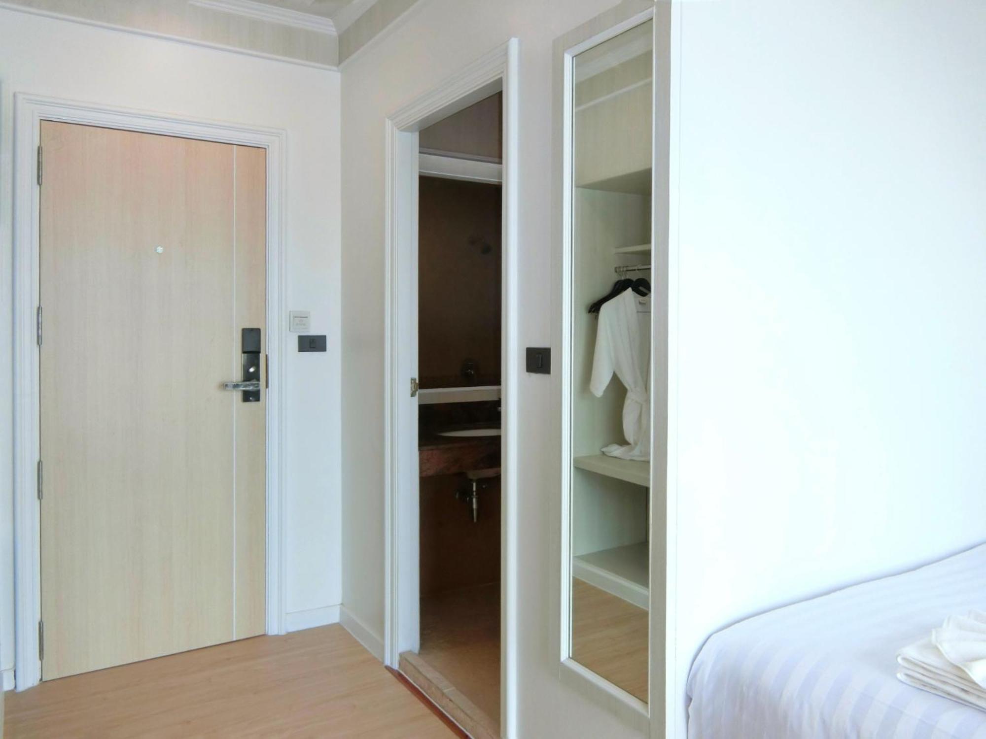 Sira Boutique Residence - Newly Renovated Patong Bagian luar foto