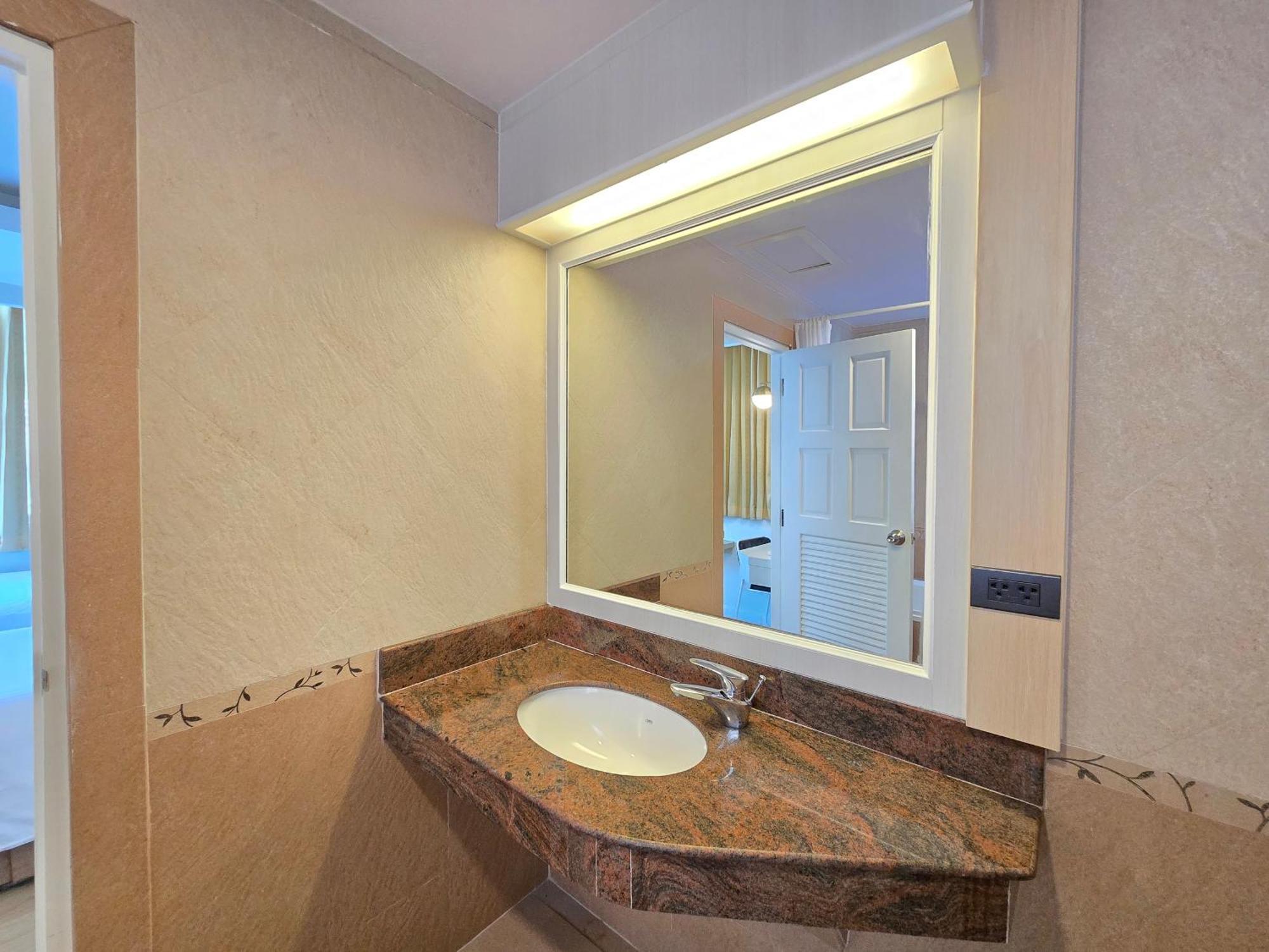 Sira Boutique Residence - Newly Renovated Patong Bagian luar foto